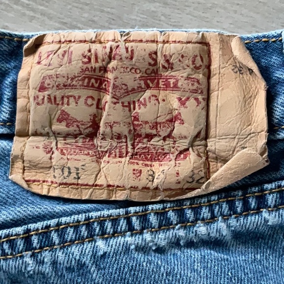 LEVI’s 501 Button Fly Jeans Med Wash 34/32 - Picture 5 of 5